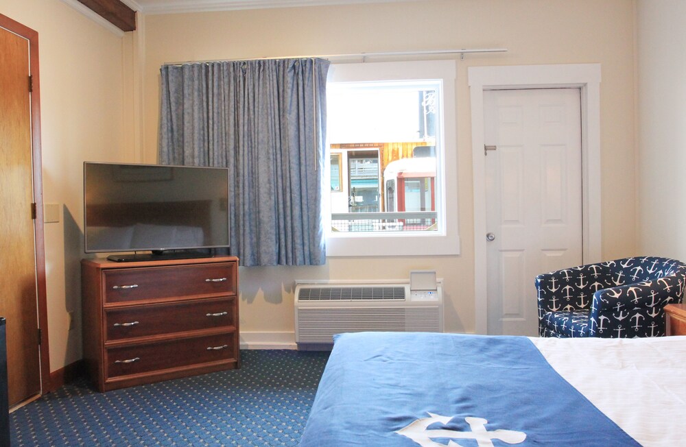 Fishermans Wharf Inn - photo 22