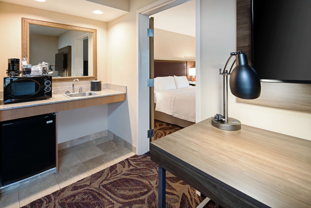 Hampton Inn & Suites Bremerton - photo 20