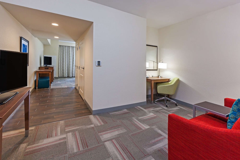 Hampton Inn & Suites Claremore - photo 28