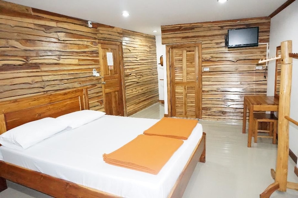 Thongphaphum Place - carbon neutral hotel in Thong Pha Phum