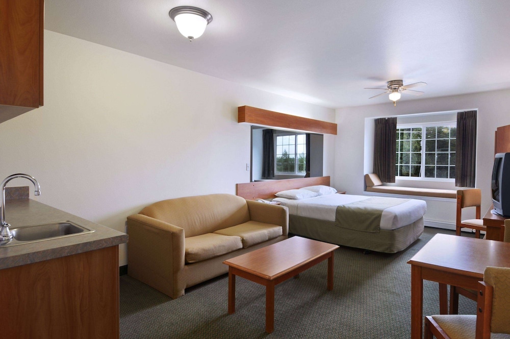 Microtel Inn & Suites by Wyndham Eagle River Anchorage Area - photo 19