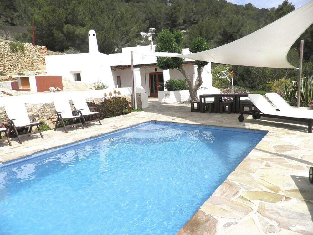 Can Simon - carbon neutral hotel in Sant Josep De Sa Talaia