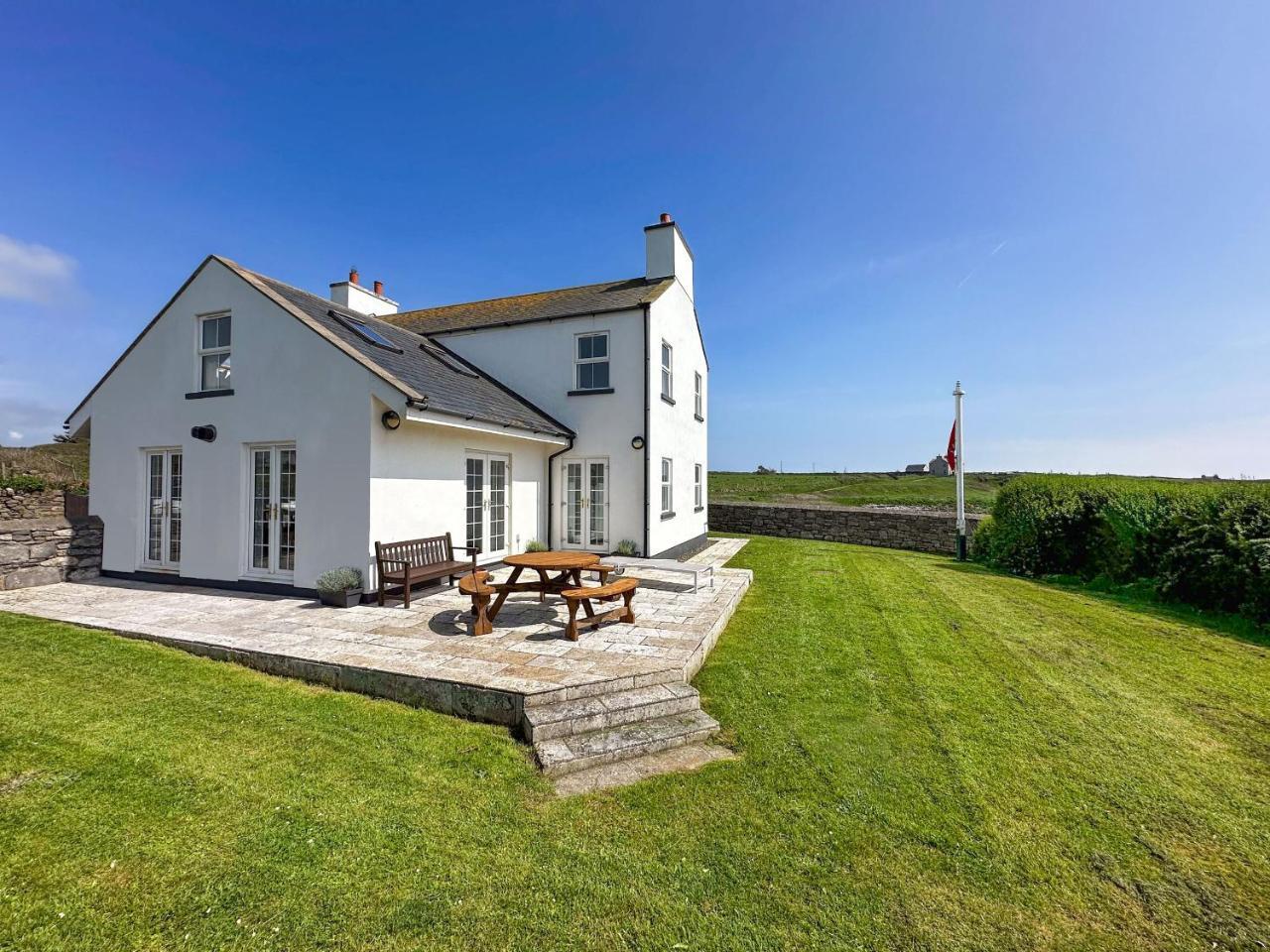 Sheerghlass - carbon neutral hotel in Unknown City