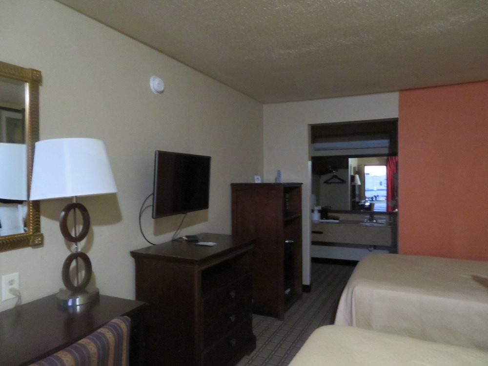 Days Inn by Wyndham Blytheville - photo 11