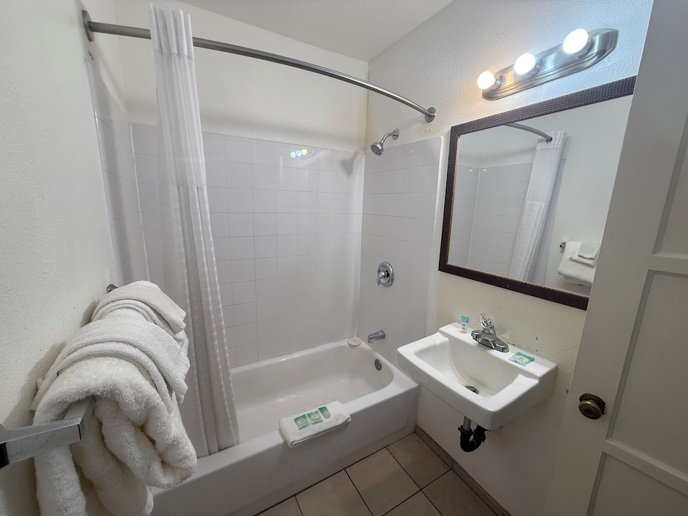 Canyonlands Motor Inn - photo 10