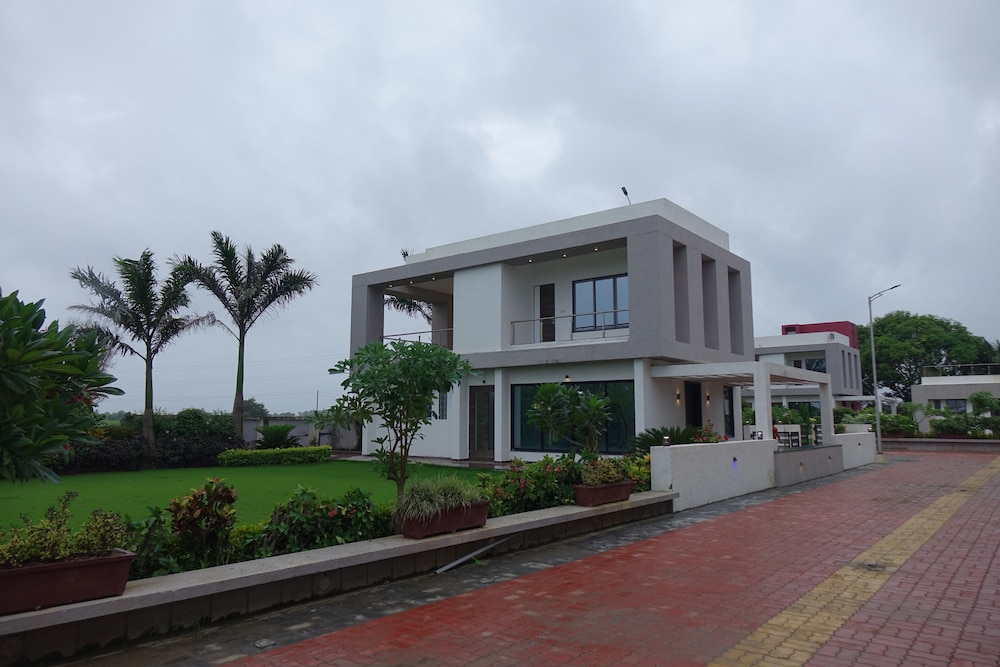 Chandan Van Club & Resort - carbon neutral hotel in Navsari