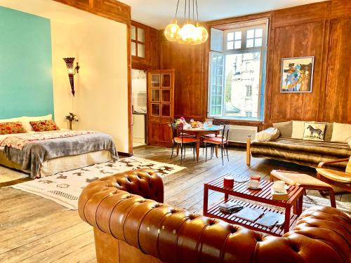 Loft Berberis Chateau Xve Dinan — hotel in Taden
