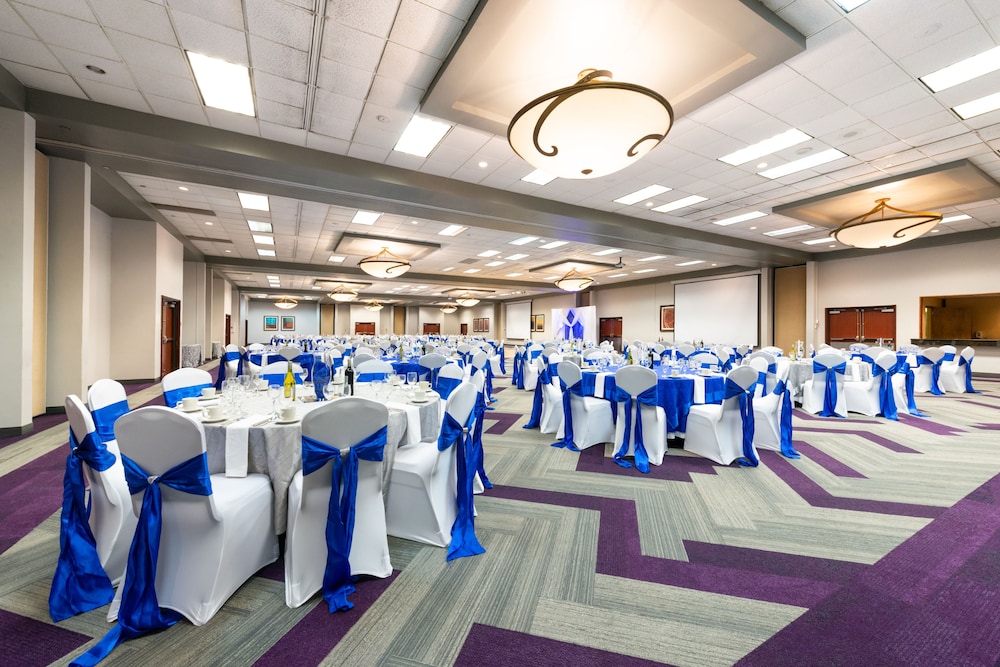 Holiday Inn Hotel & Suites Beaumont Plaza by IHG - photo 27