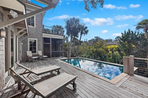 BH17: 17 Bufflehead in Kiawah Island, United States