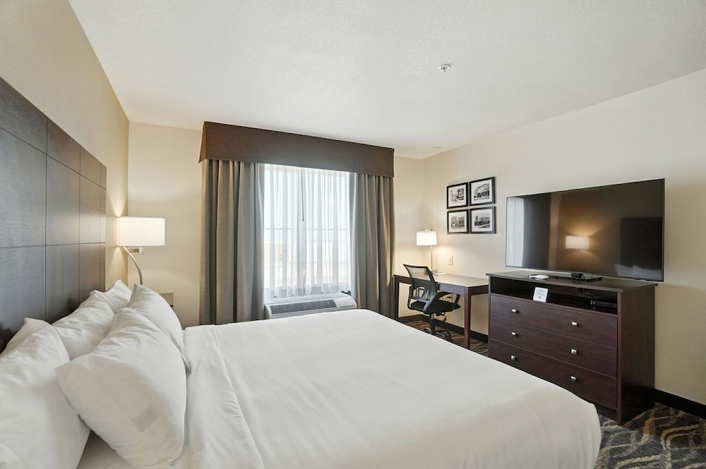 Cobblestone Hotel & Suites Bellefontaine - photo 36