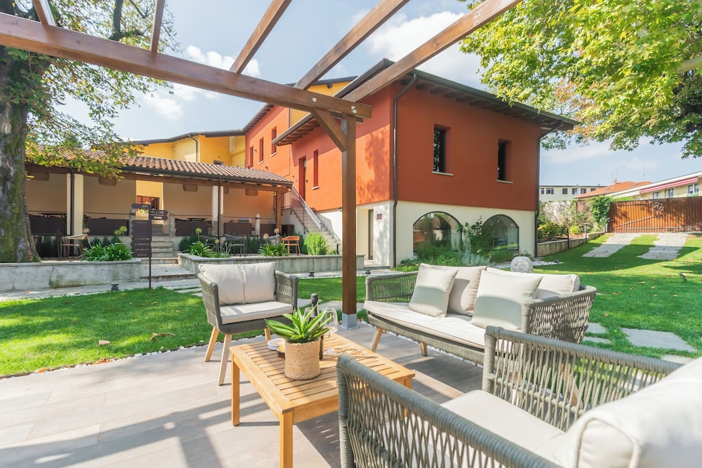 Villa Il Platano — 4-Star Luxury Hotel in Como, Italy