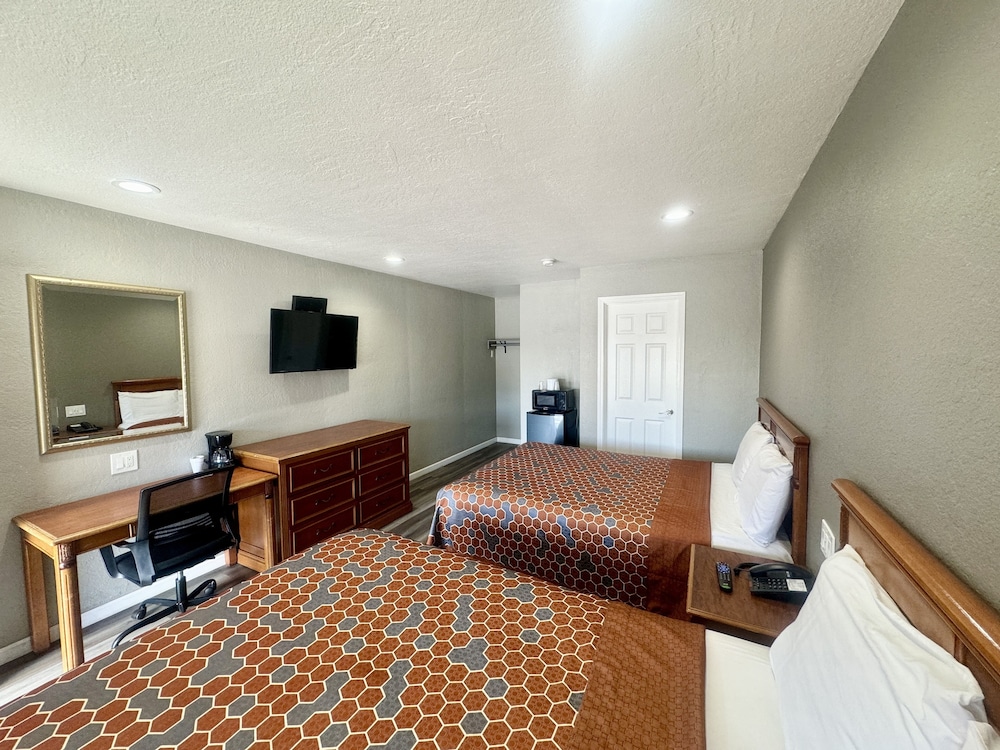 Villa Court Inn Oroville - photo 4