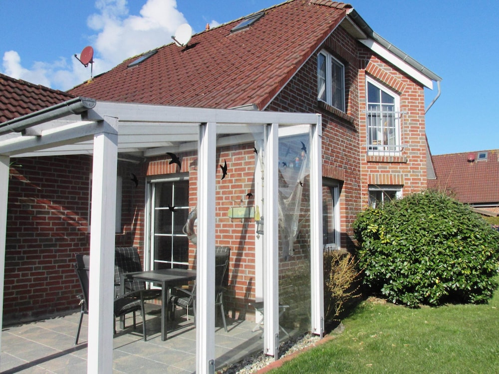 Doppelhaushaelfte Mit Windgeschuetzter Terrasse — Dornum