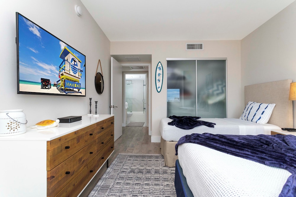 Stunning Bay Front 3 Bed Private Floor Apt 2001 @ BW Resort Miami - photo 23