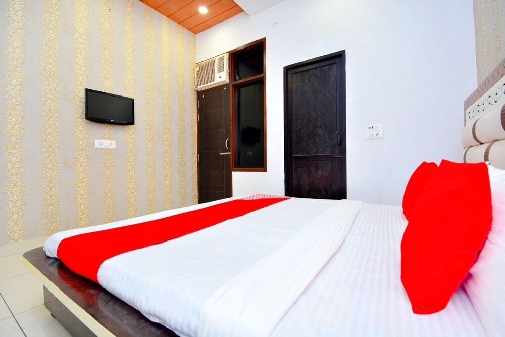 OYO 41016 Hotel Celebration Inn