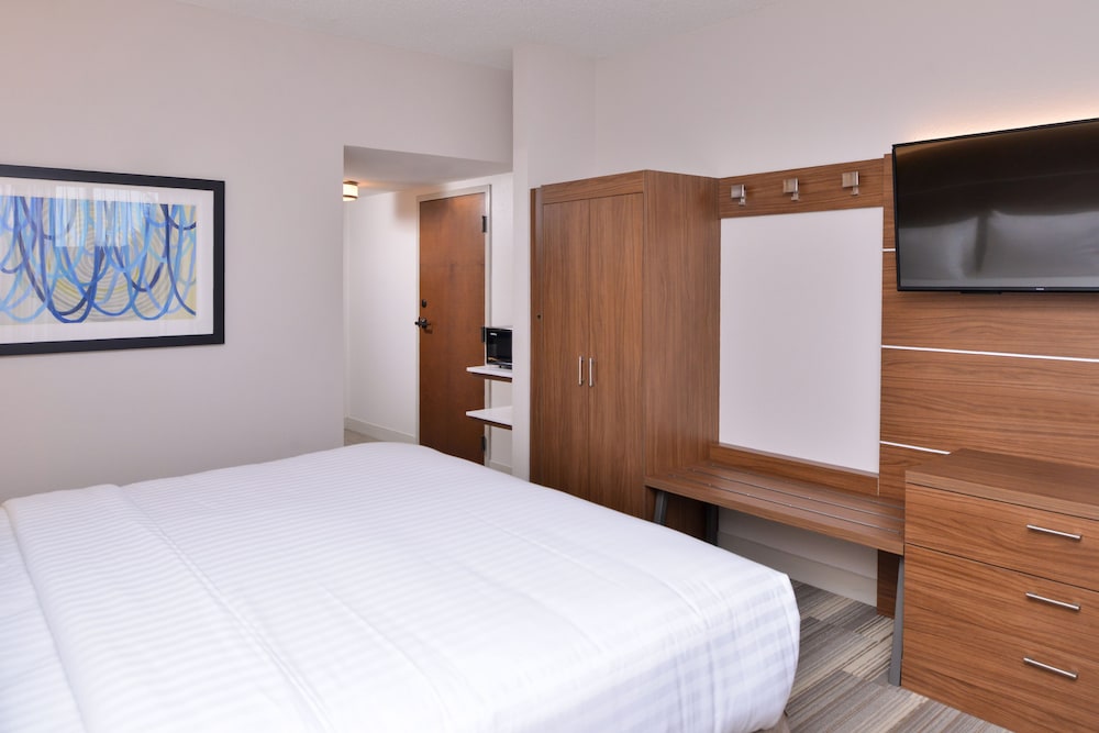 Holiday Inn Express & Suites Indianapolis Dtn Conv Ctr Area by IHG - photo 36
