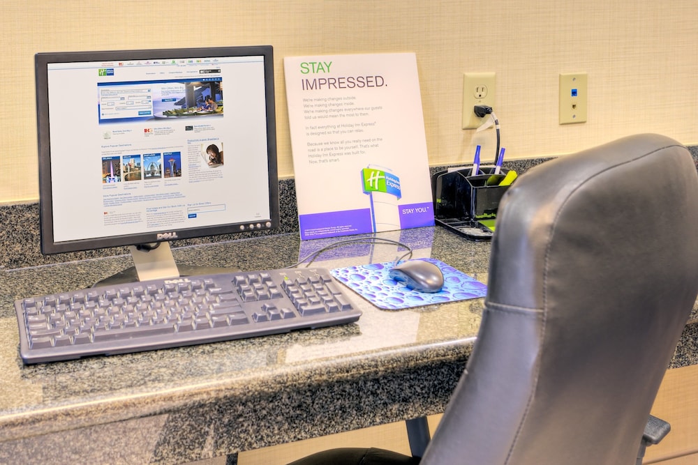 Holiday Inn Express & Suites Granbury by IHG - photo 26