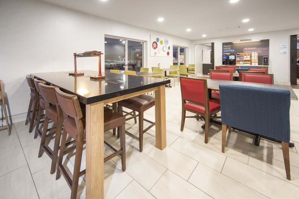 Holiday Inn Express Chicago NW Vernon Hills by IHG - photo 24