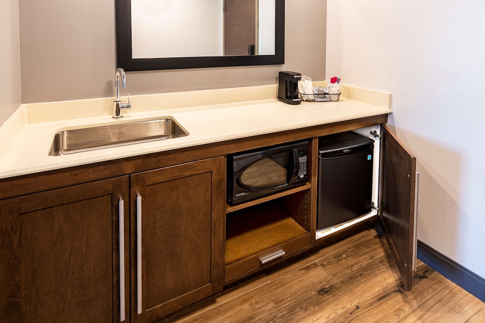 Hampton Inn & Suites Keller Town Center - photo 14