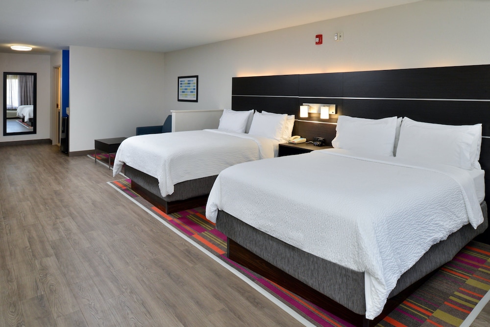 Holiday Inn Express & Suites Carthage by IHG - photo 32