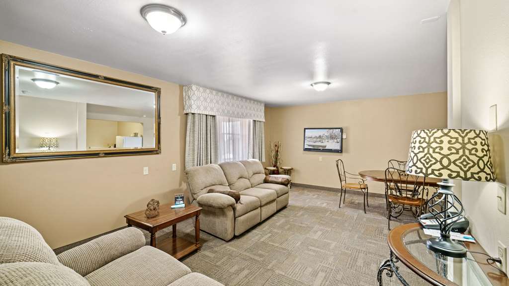 Clarion Hotel & Suites Fairbanks near Ft. Wainwright - photo 36