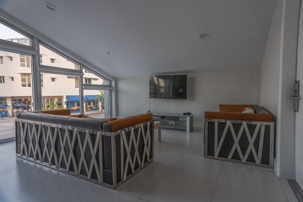 The Biscayne Hotel - photo 19
