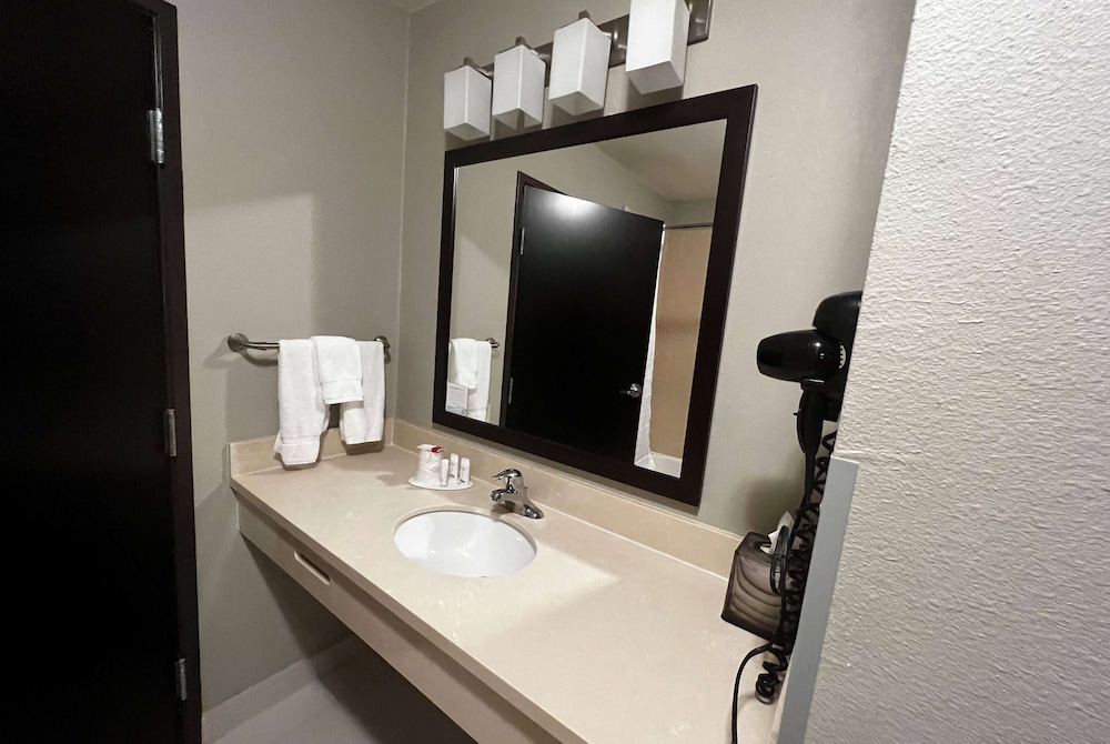 Baymont by Wyndham College Station - photo 26