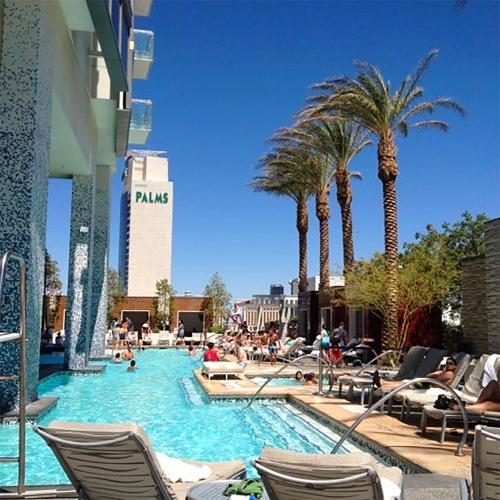 Palms Place Hotel StripView with Open Balcony 23