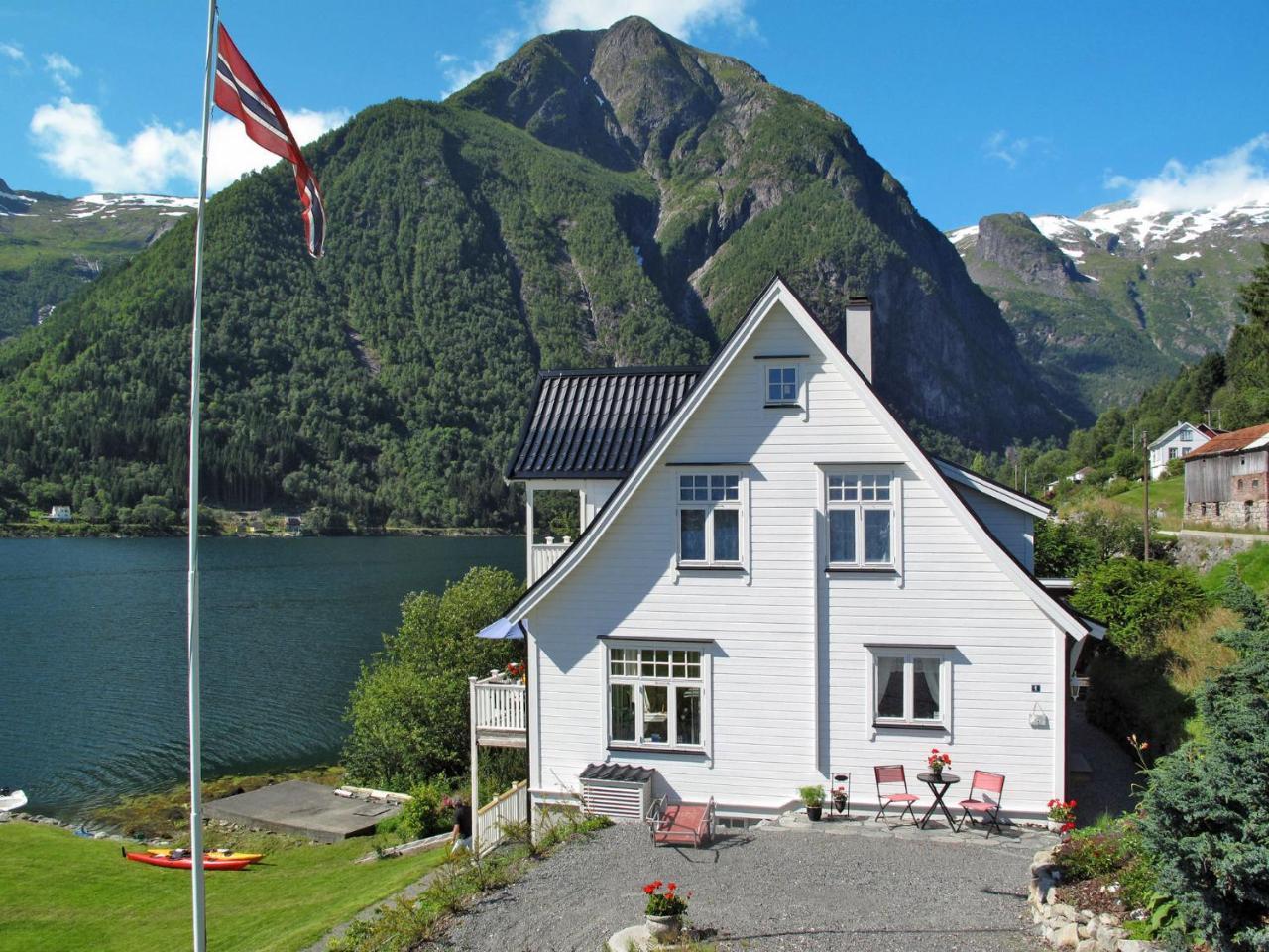 Chalet Villa Esefjord by Interhome — 4-Star Luxury Hotel in Balestrand, Norway