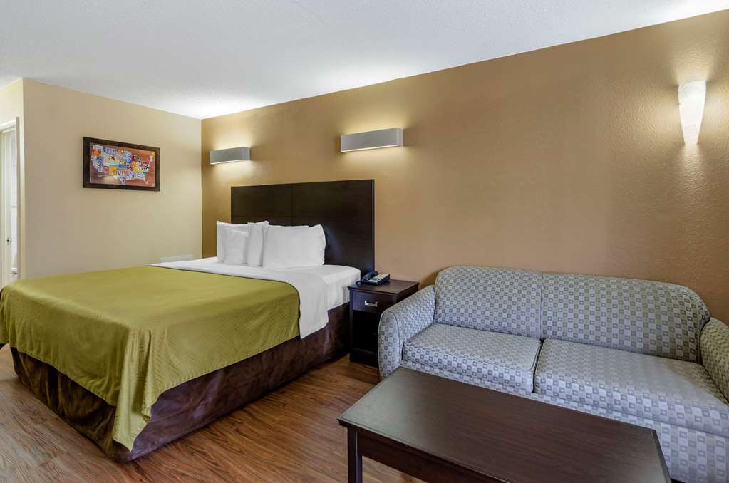 Econo Lodge Roanoke Civic Center - photo 9