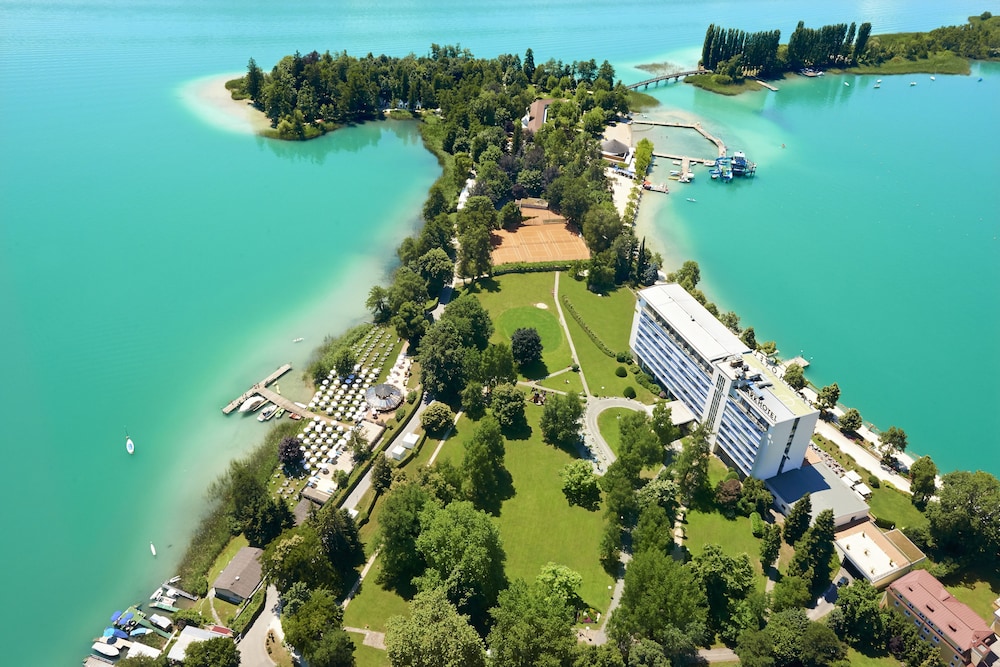 Parkhotel Pörtschach Das Hotelresort mit Insellage am Wörthersee — 4-Star Luxury Hotel in Poertschach Am Woerthersee, Austria