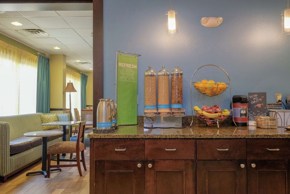Hampton Inn Edenton - photo 63