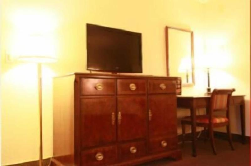 Caravelle Inn Suites - photo 39