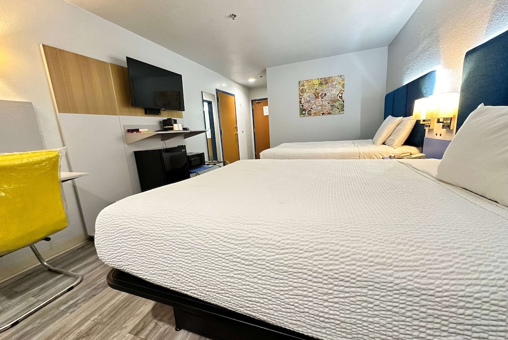 Microtel Inn by Wyndham Gallup - photo 8
