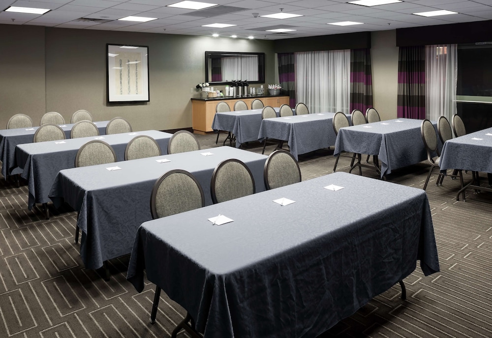 Hampton Inn San Diego Downtown - photo 29