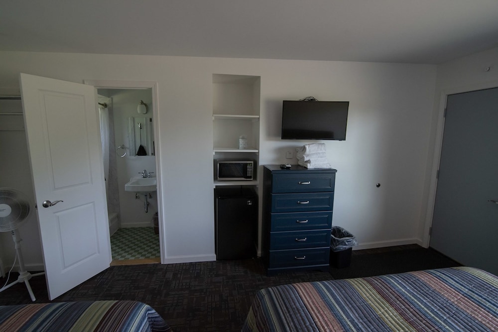Three Lakes Motel - photo 6