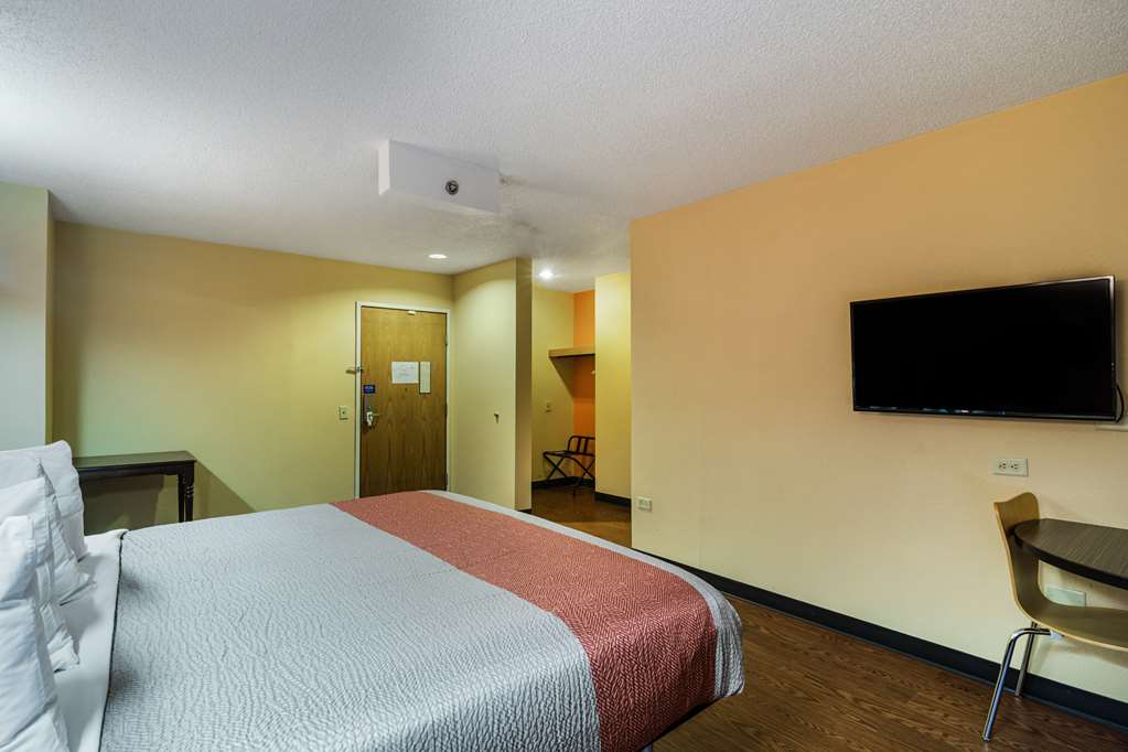Motel 6 Libertyville IL - photo 6