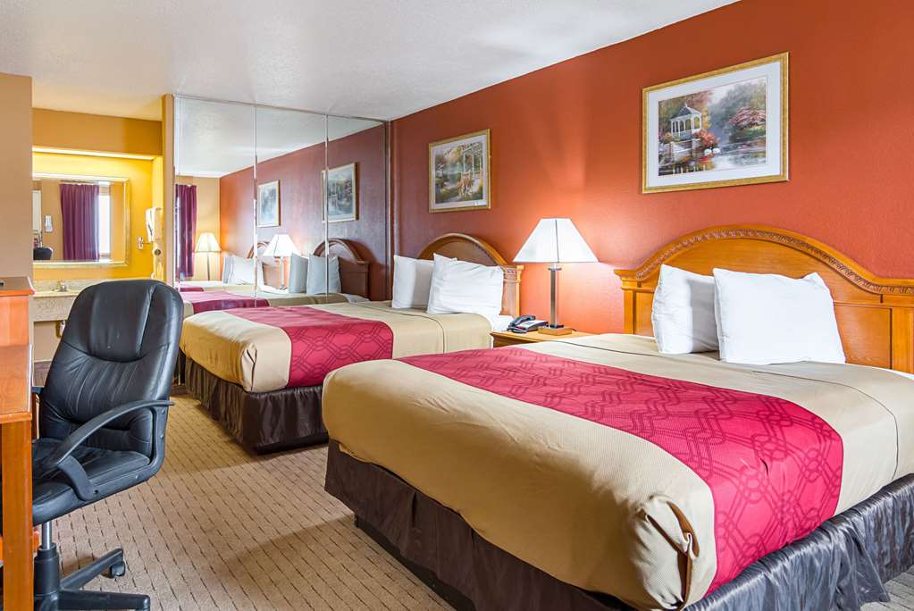 Econo Lodge Jacksonville near Little Rock Air Force Base - photo 8
