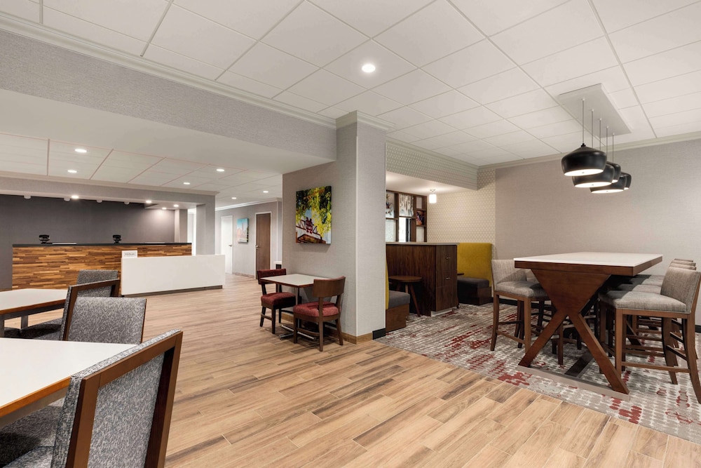 Hampton Inn Starkville - photo 2