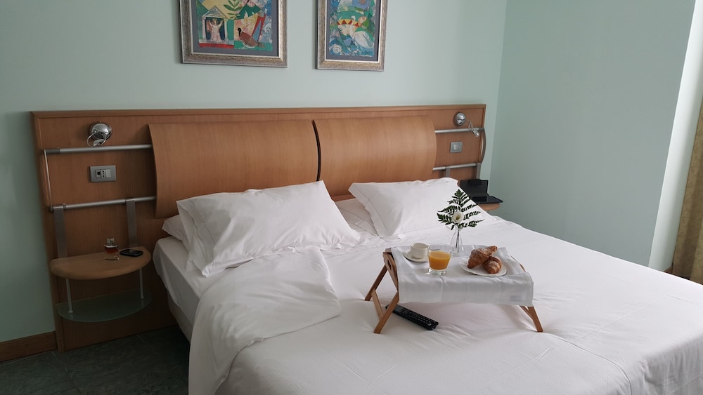 Marina Palace Hotel Congress Hall — Aci Castello