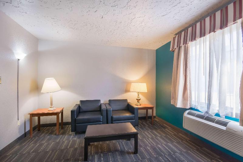 Econo Lodge Inn & Suites Oklahoma City - photo 13