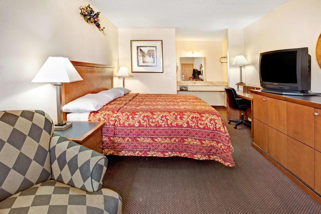 Knights Inn Anadarko - photo 10
