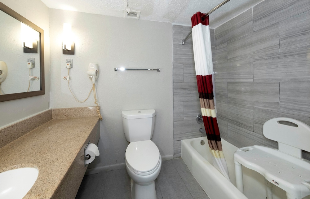 Red Roof Inn Petersburg Fort Lee - photo 29