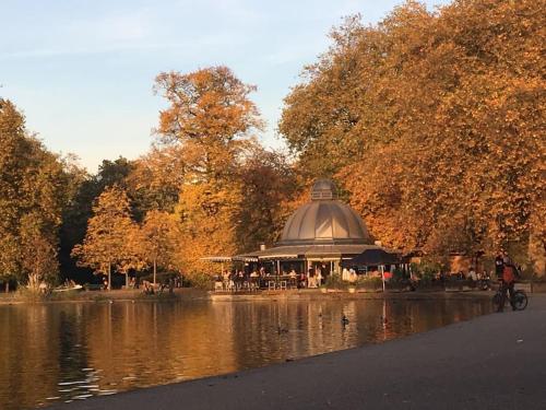 Victoria Park 1 bedroom flat — 4-Star Luxury Hotel in London, United Kingdom