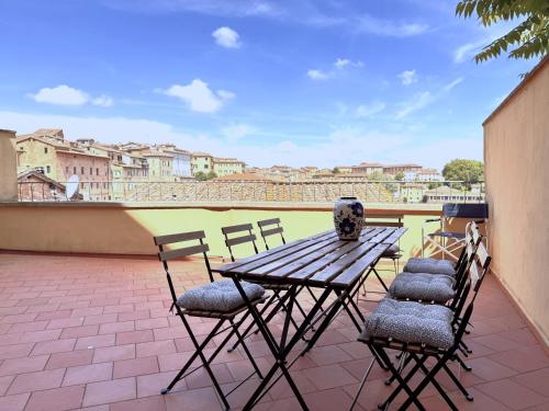Abbadia Panoramic Terrace — 4-Star Luxury Hotel in Siena, Italy
