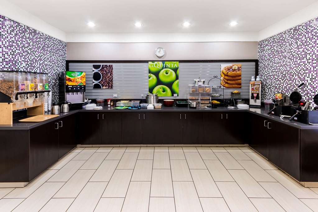 La Quinta Inn & Suites by Wyndham Roswell - photo 32