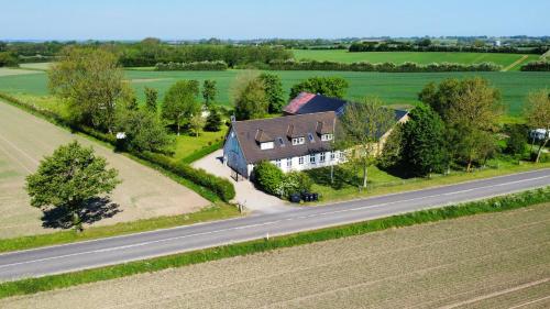 Nedlagt Gård I Naturen Med Ro Og Fred Og Samtidig Tæt På Strand Og Fiskeri Og Indkøbsmuligheder in Nordborg, Denmark