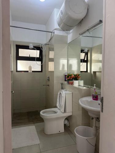 Modern Studio near Junction Mall Wi Fi Smart TV Free Parking