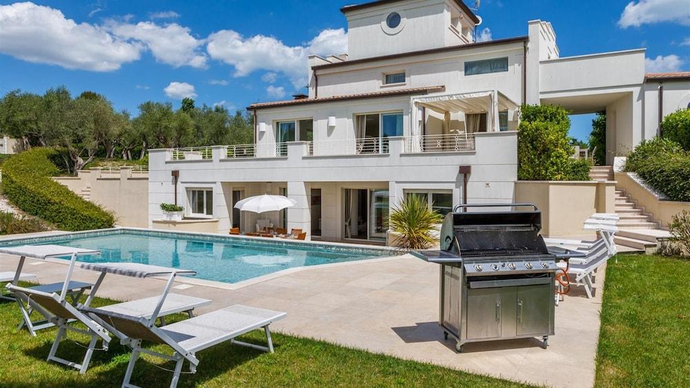 Rn F244 Debe16at Villa Mandara 8 2 — 4-Star Luxury Hotel in Misano Adriatico, Italy