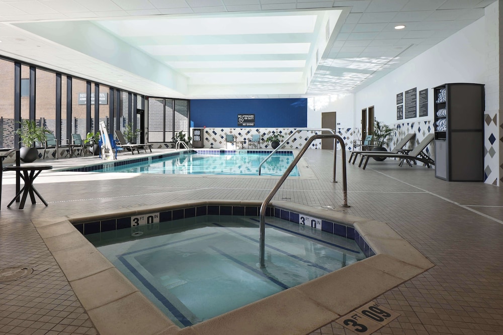 DoubleTree by Hilton Battle Creek - photo 16